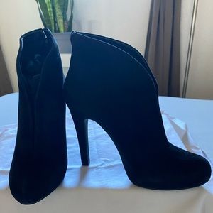 Jessica Simpson black suede stiletto bottles